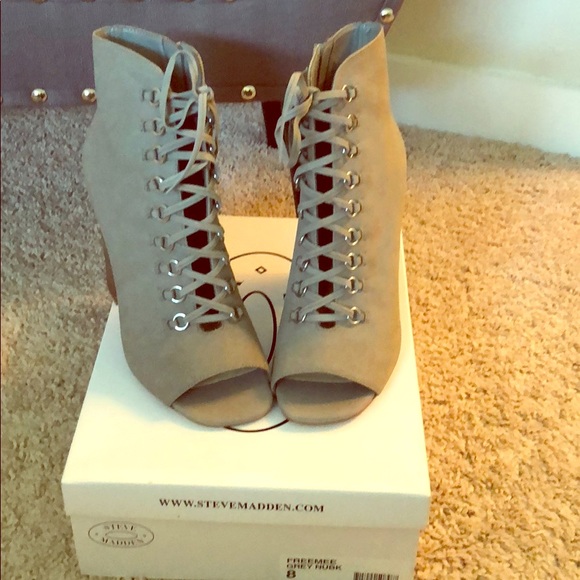 NWT Steve Madden Grey Booties Size 8 - Picture 3 of 8